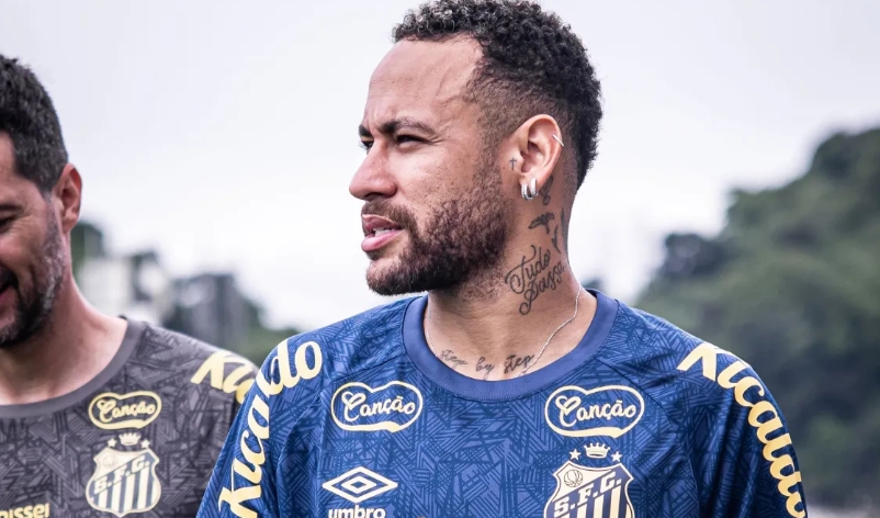 Neymar tenta encerrar jejum de 490 dias em reestreia