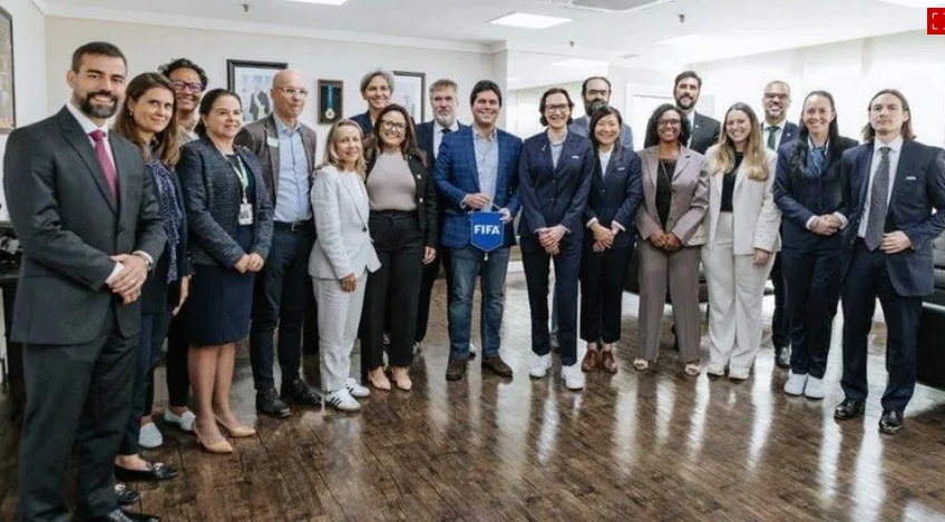 Copa do Mundo Feminina de 2027: ministro do Esporte recebe comitiva da Fifa