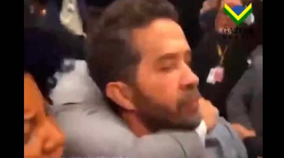 Janones deixa Conselho de Ética da Câmara escoltado pela Polícia