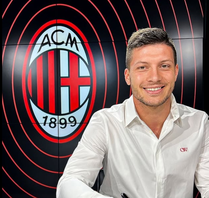 Botafogo negocia com Jović, atacante do Milan