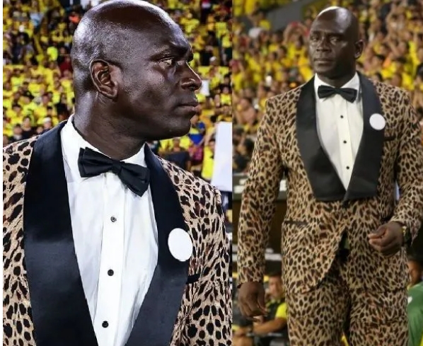 Por terno 'oncinha', técnico recebe multa milionária da Conmebol; entenda