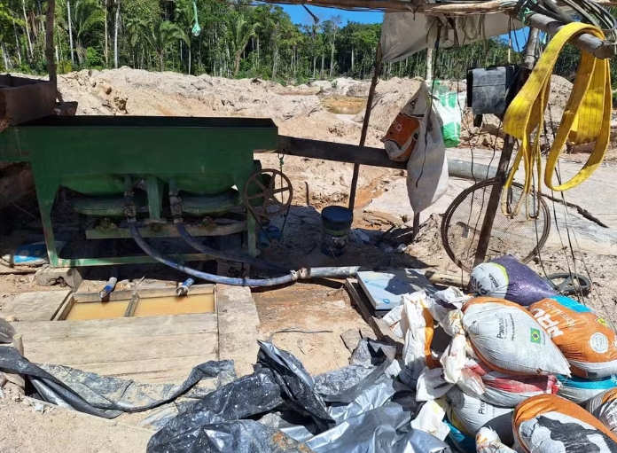 Operação contra garimpo ilegal no Amazonas apreende toneladas de minério