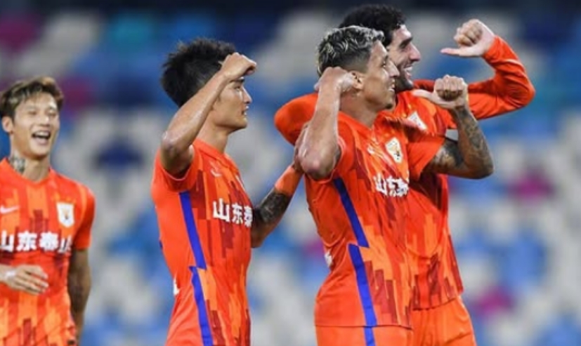 Time desiste de partida e é banido por dois anos de competições; entenda