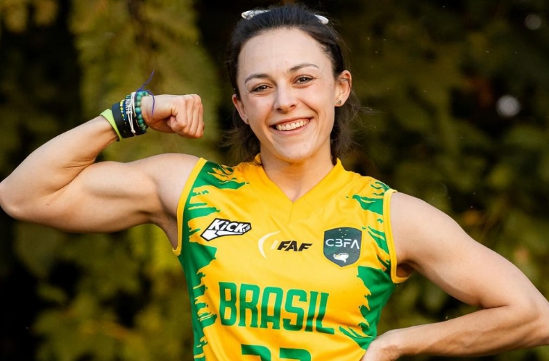 Brasileira vira embaixadora da NFL e é destaque em novo esporte olímpico