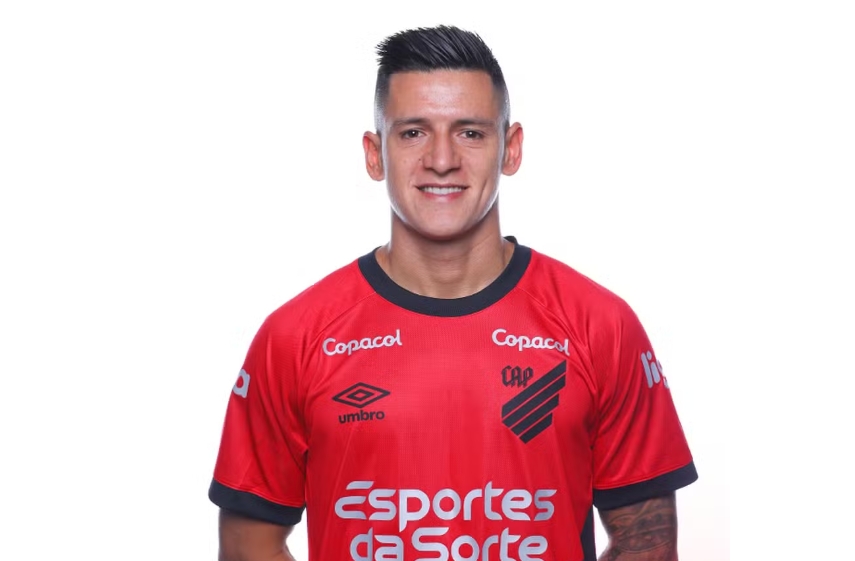 Santos acerta a contratação de lateral do Athletico-PR