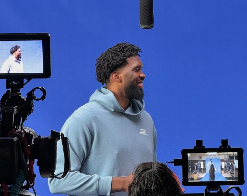  Embiid é suspenso por empurrão a jornalista e vai perder R$ 6 milhões