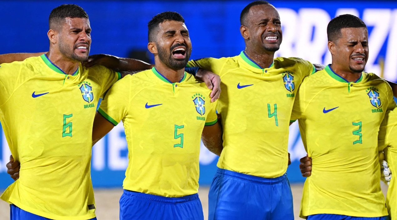 Brasil faz 11 e massacra Omã na Copa do Mundo de futebol de areia
