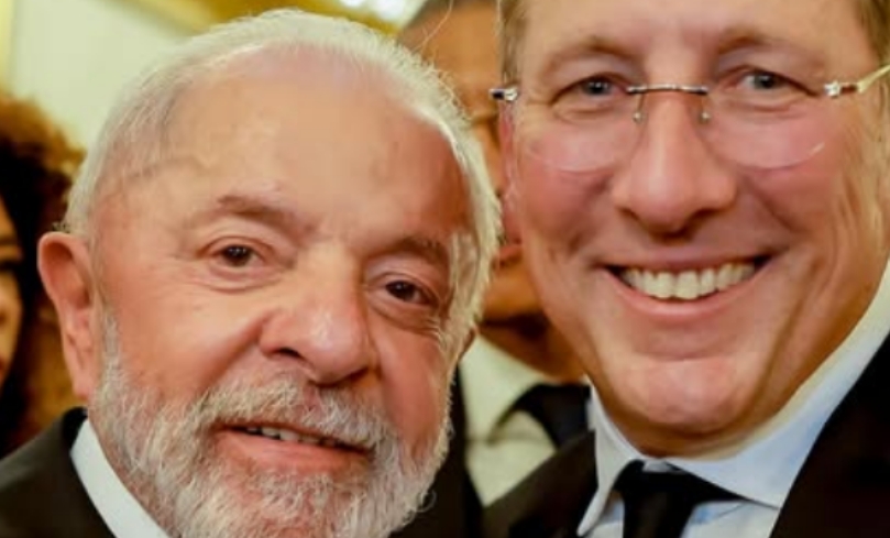 Na França, Lula encontra John Textor e elogia o Botafogo