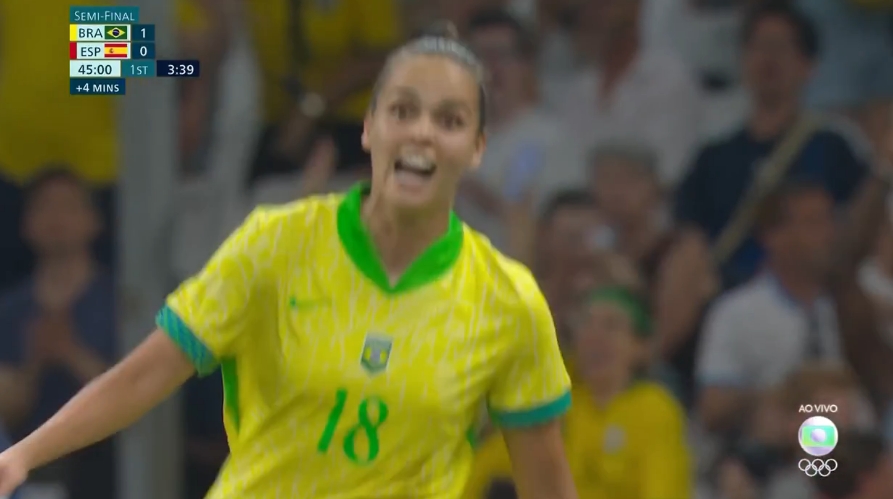 Goleira da Espanha pede desculpas por falha e reclama de brasileiras