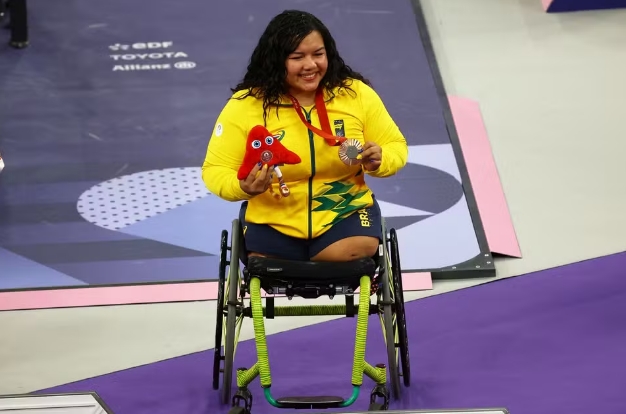 Amazonense Maria de Fátima conquista o bronze no halterofilismo em Paris