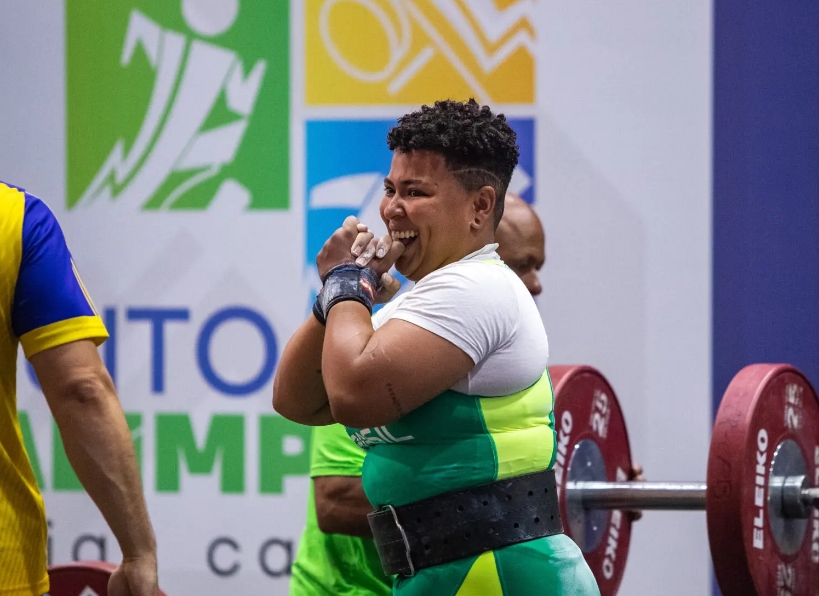 'Mulher de Ferro' chega às Paralimpíadas após acidente a 'tirar' do futsal