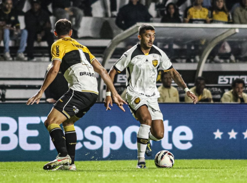 Amazonas FC recebe o Criciúma na busca por pontos para fugir do Z4