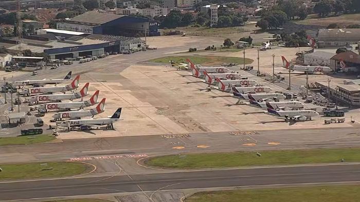 Congonhas suspende operações e desvia voos por causa de pipas