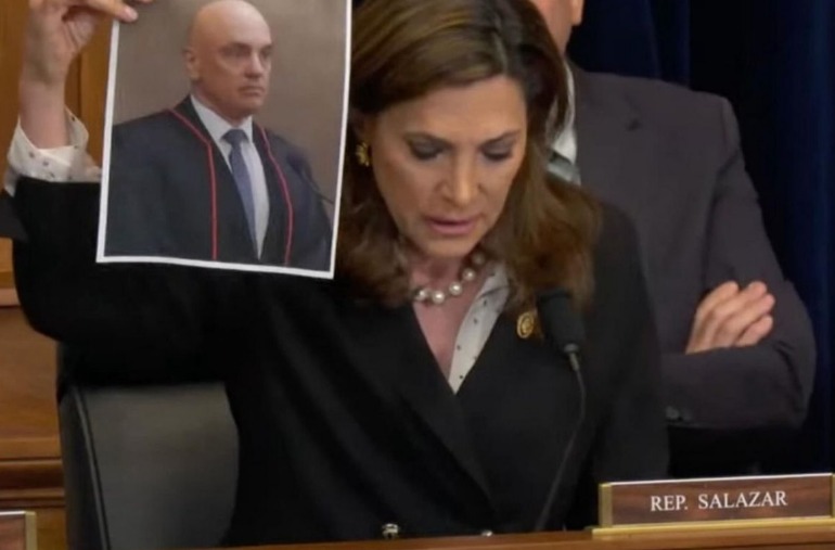 Deputada dos EUA exibe foto de Moraes em sessão sobre censura no Brasil