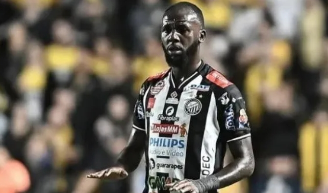 'Macaco' e 'chorão': Allano é alvo de ataques após denúncia na Série B