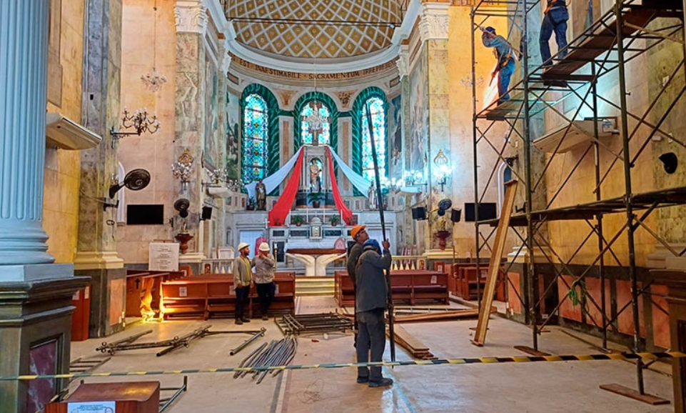 Dano na torre do sino adia restauro da Igreja de São Sebastião, em Manaus