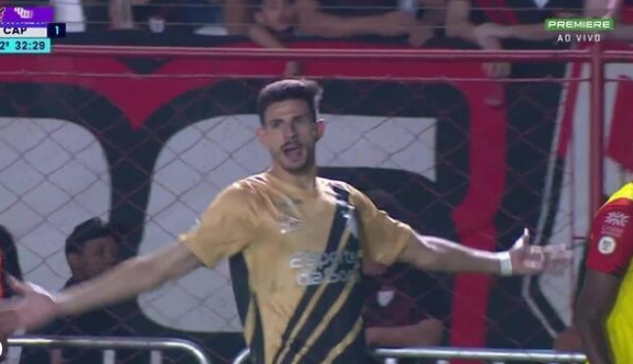 Athletico-PR vence Atlético-GO de virada no Brasileirão