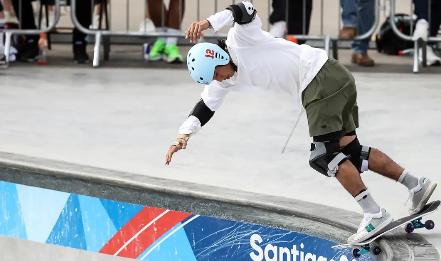 Augusto Akio brilha na volta final e ganha o bronze no skate park