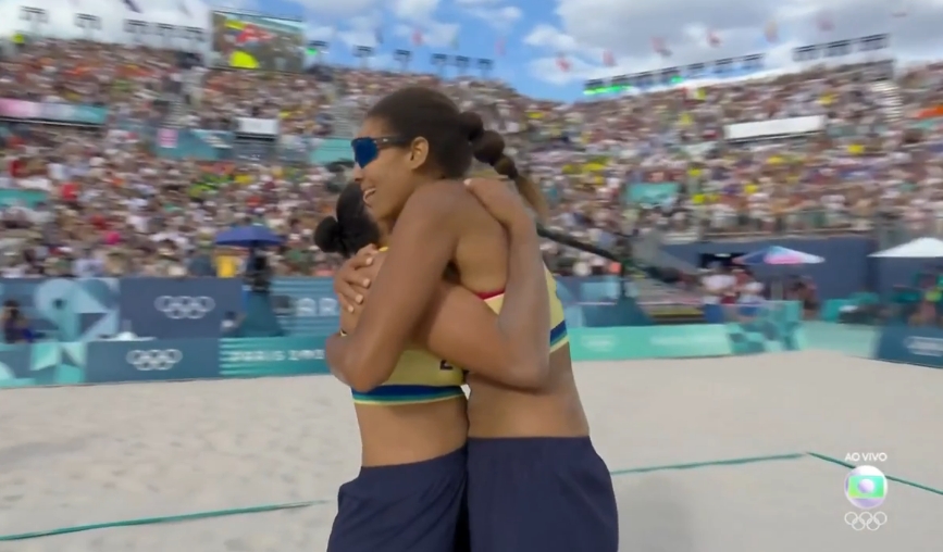 Ana Patrícia e Duda levam susto, buscam virada e se garantem na semifinal