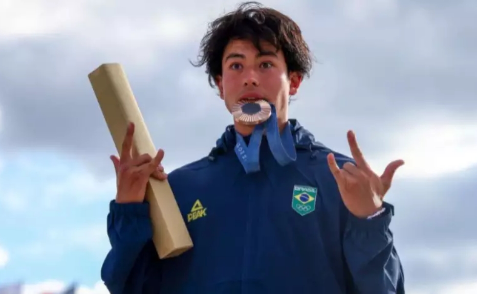 Augusto Akio cita acupuntura e desabafa após medalha: 'Skate é pancada'