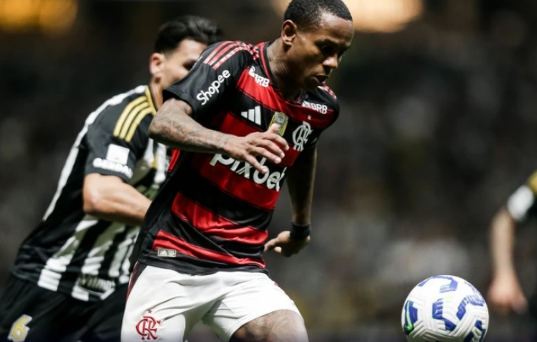 Wallace Yan, do Flamengo, comenta pênalti perdido contra o Atlético-MG