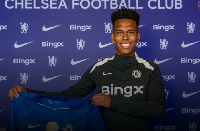 Ex-Palmeiras, Estêvão é finalista do prêmio de revelação na Bola de Ouro