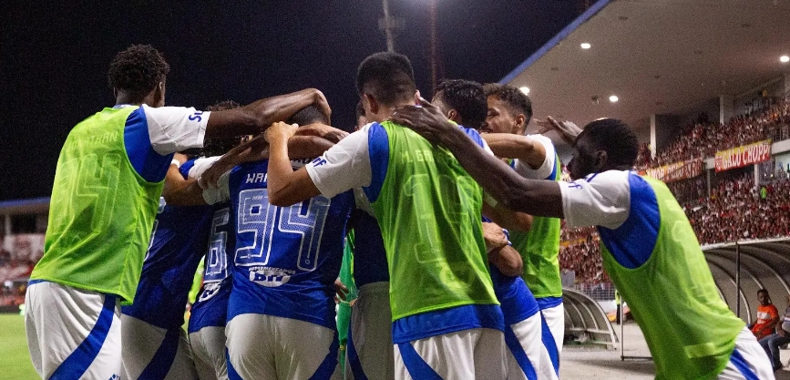 Cássio pega pênalti, Cruzeiro vence CRB e vai às quartas da Copa do Brasil