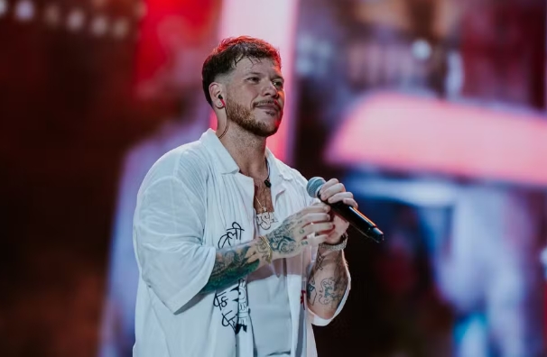 Ferrugem comanda os 79 anos do Sesc Amazonas em show solidário