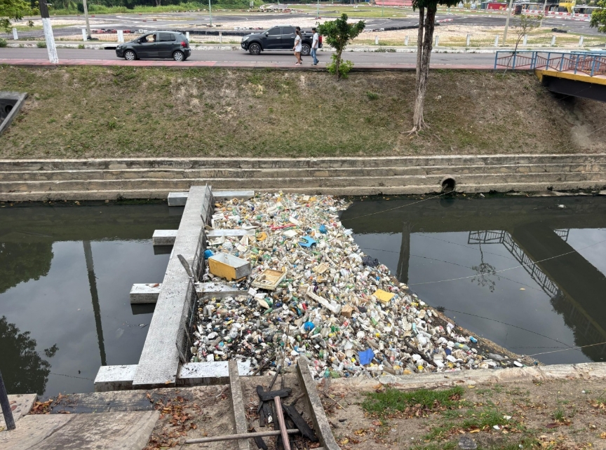 Ecobarreiras recebem ação de limpeza após chuvas no fim de semana em Manaus