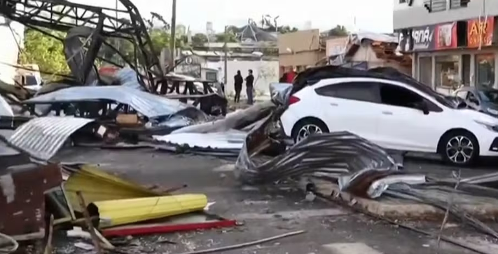 Tornado arrasa cidade no Paraná: 5 mortos e mais de 400 feridos