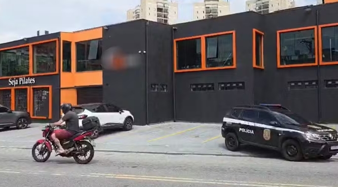 Mulher morre após nadar em piscina de academia em SP; polícia investiga