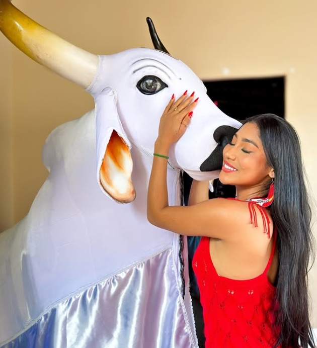 Lívia Christina se despede do cargo de porta-estandarte do Garantido