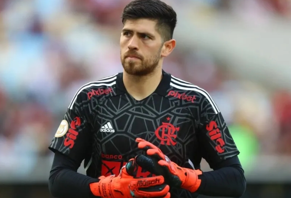 Vídeo mostra marcas de tiros no carro de Rossi, goleiro do Flamengo; veja