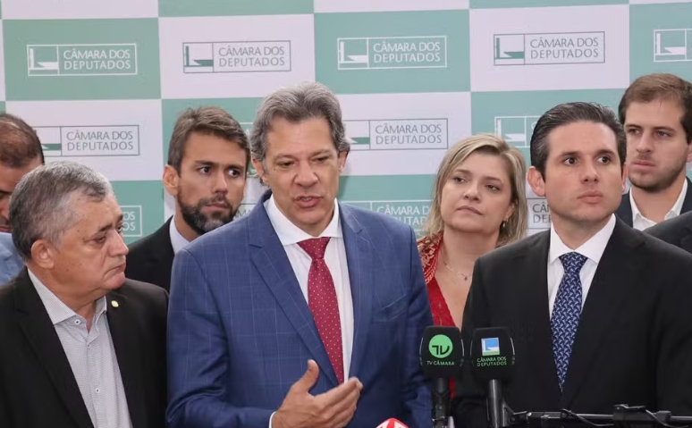 Haddad se reúne com Motta, Alcolumbre e partidos para debater alta do IOF