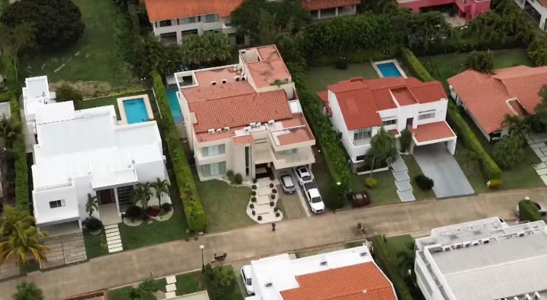 Traficante mais procurado do Brasil vive em mansões na Bolívia