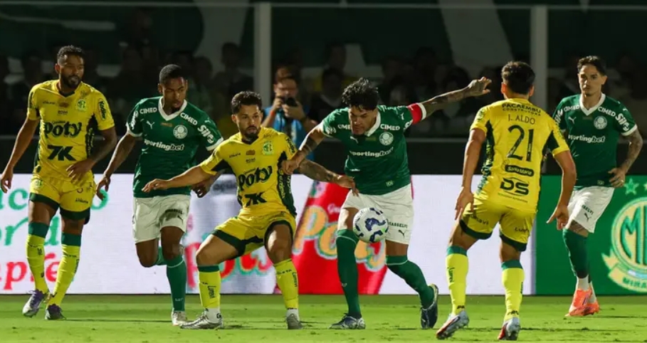 Palmeiras perde do Mirassol e vê Flamengo encostar na ponta do Brasileiro