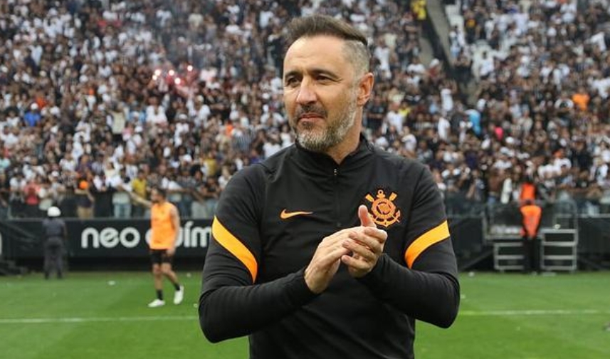 Vítor Pereira, ex-Corinthians e Fla, é eleito técnico do mês na Inglaterra