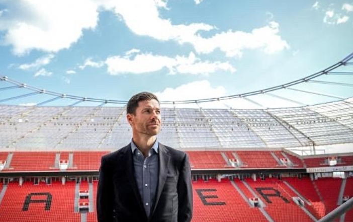 Bayer Leverkusen anuncia saída de Xabi Alonso