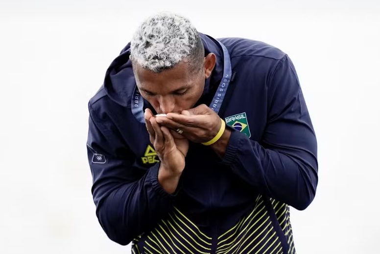 Isaquias Queiroz garante a prata no C1 1000m em Paris