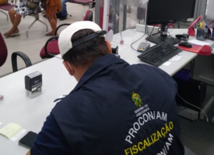 Bancos e postos são multados no Amazonas por desrespeito a direitos de clientes