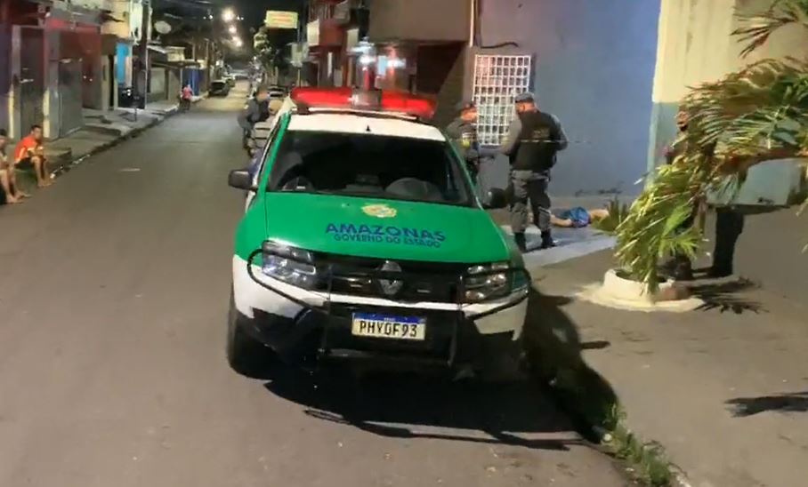 Homem é executado a tiros na frente de CDCC em Manaus
