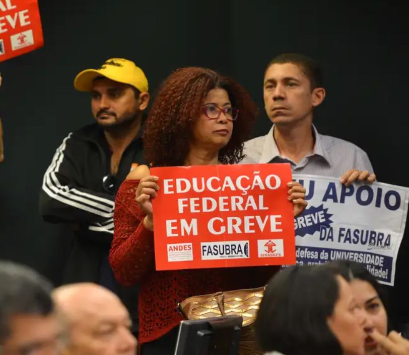 Servidores federais da Educação aderem greve em 360 unidades de ensino