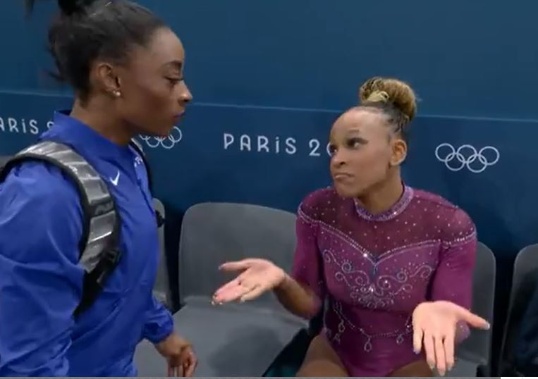 Rebeca Andrade e Simone Biles ficam fora do pódio na final da trave