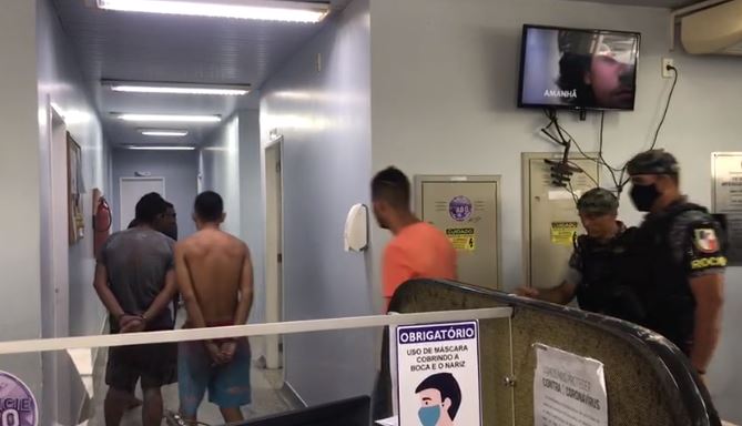 Vídeo mostra supostos integrantes de facção detidos em Manaus