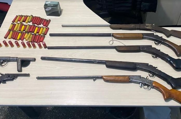Agricultor é preso com estoque de armas dentro de casa no Amazonas