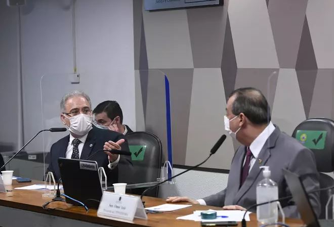 Aziz sugere que Queiroga convença Bolsonaro a se vacinar e dar exemplo