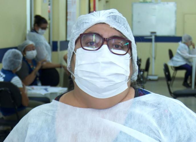 Após perder familiares, enfermeira se dedica à vacinação da Covid em Manaus