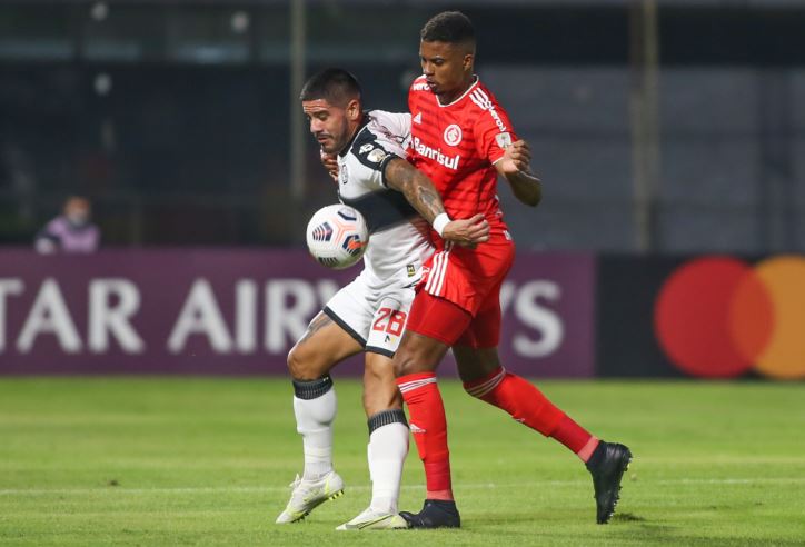 Internacional derrota Olimpia na Libertadores