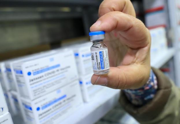 Amazonas recebe 106 mil doses de vacinas, incluindo lote da Janssen