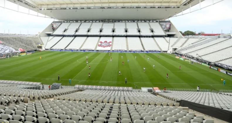 Corinthians e Santos fazem clássico de olho em vaga na Libertadores